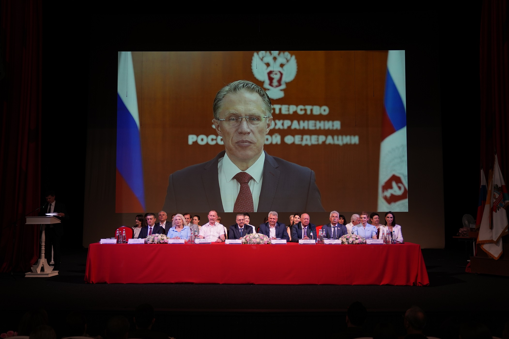На торжественной церемонии были вручены дипломы 114 выпускникам стоматологического факультета СтГМУ