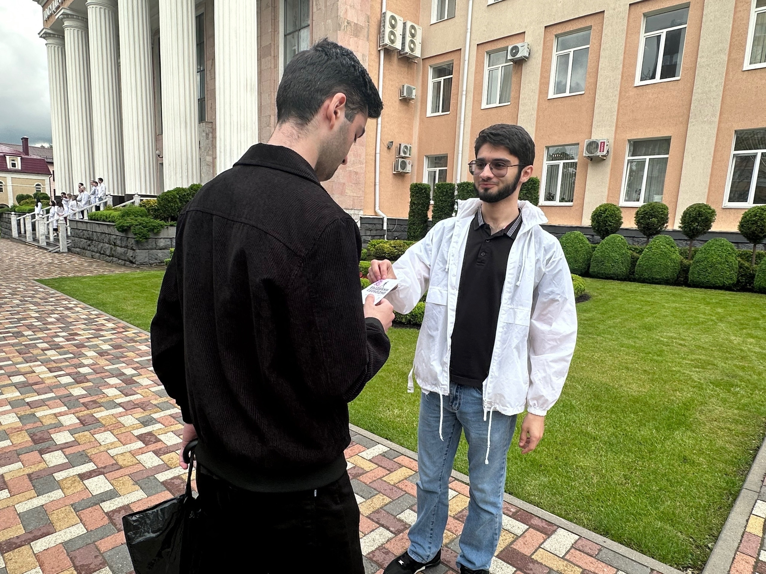Добровольцы СтГМУ провели акцию «Скажи «НЕТ» табакокурению!»